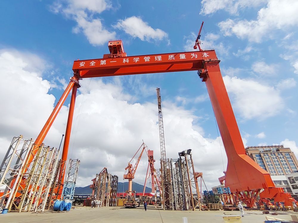 GENMA品牌順利完成450噸及1,300噸門式起重機(jī)總裝(圖1)